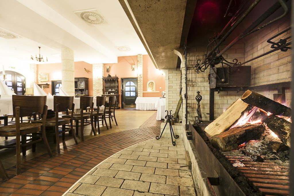 Fort Hotel Warsaw Exterior photo