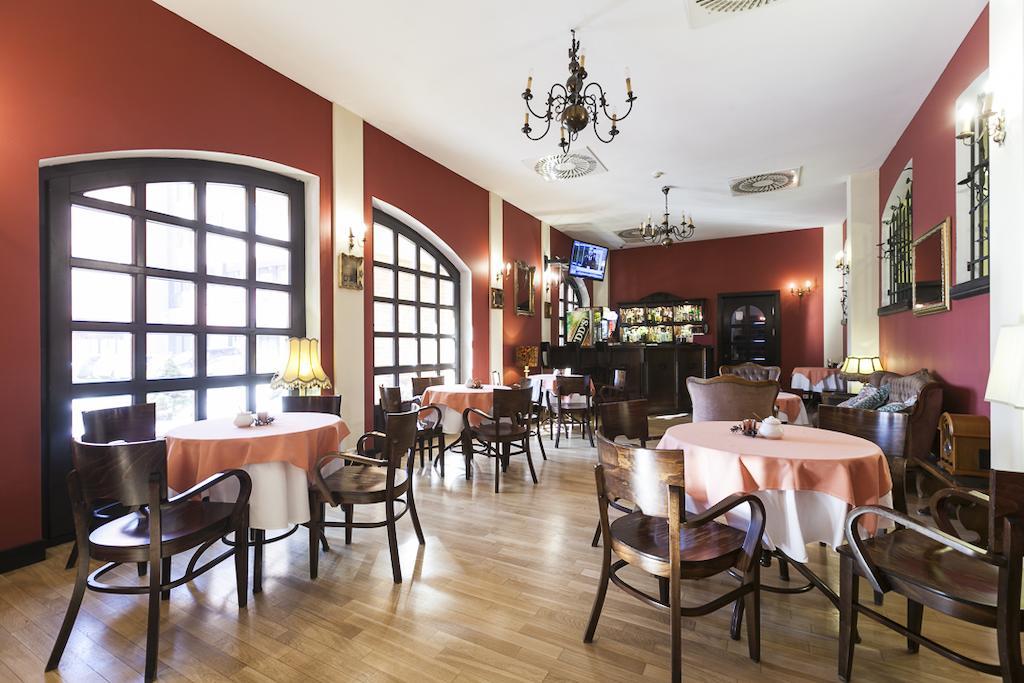 Fort Hotel Warsaw Exterior photo